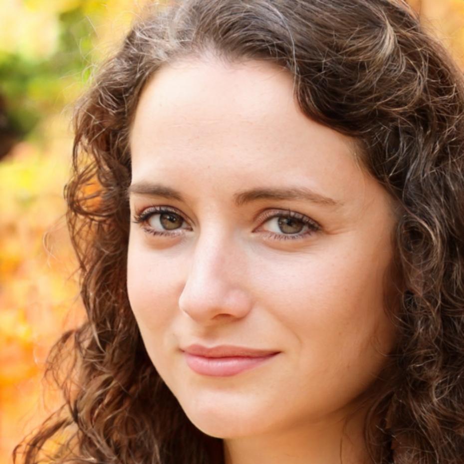 Sarah Khan - Digital Marketing Director